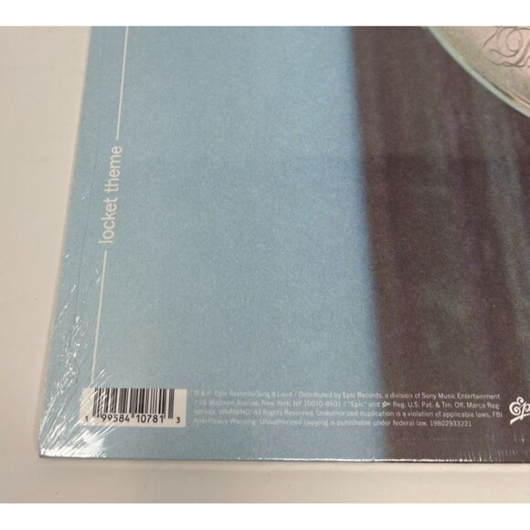 Madison Beer Locket Limited Edition Black Vinyl + Signed Insert Card - Picture 5 of 5